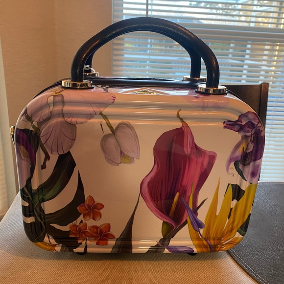 Floral Hard Shell Suitcase 🌸 - Picture 4 of 10